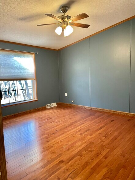Building Photo - 163 Warren Hill Rd