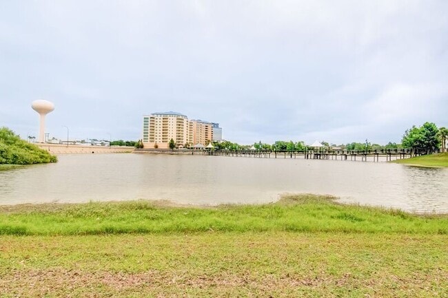 Building Photo - 131 Water Front Way
