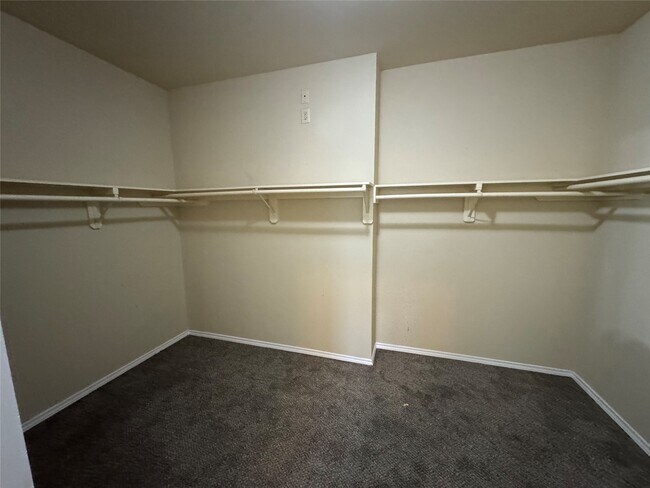 Building Photo - 12622 Riverhill Ct