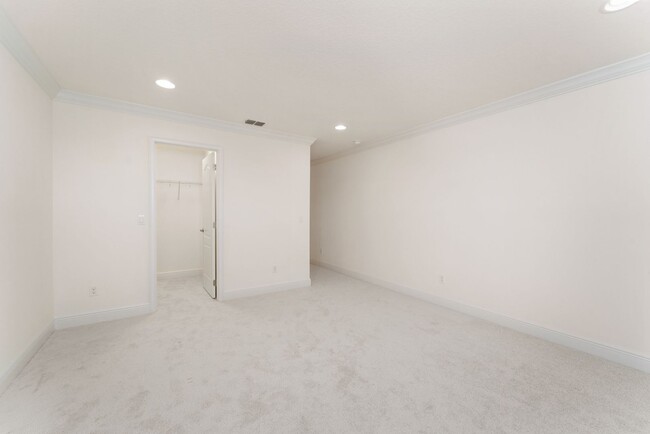 Building Photo - Spacious, Like-New 5/3.5 Home with 3-Car G...