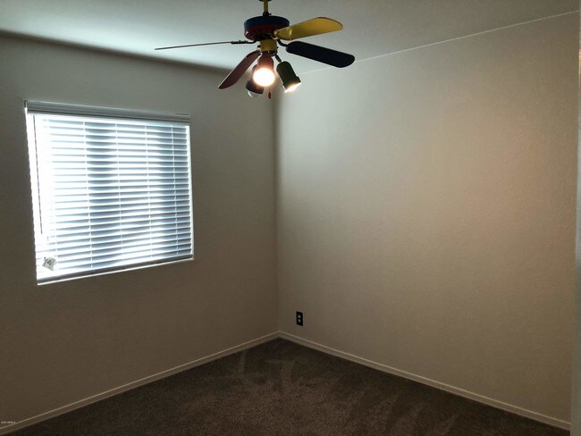 Building Photo - 1553 E Oakland St