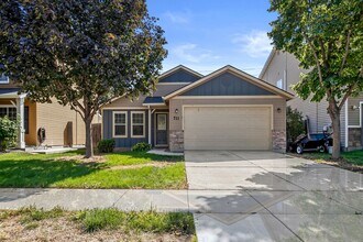 Building Photo - Beautiful Single Level- 3 Bed 2 Bath - Pet...