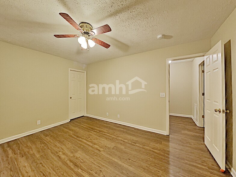 Building Photo - 3716 Creston Ct