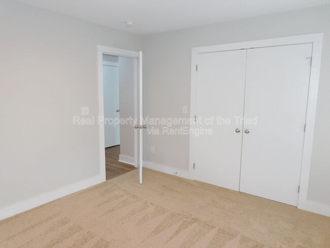 Building Photo - 934 Albert St SW