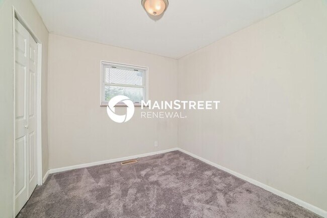 Building Photo - 3 Bedroom Pet-Friendly Home in Knoxville, TN with Main Street Renewal