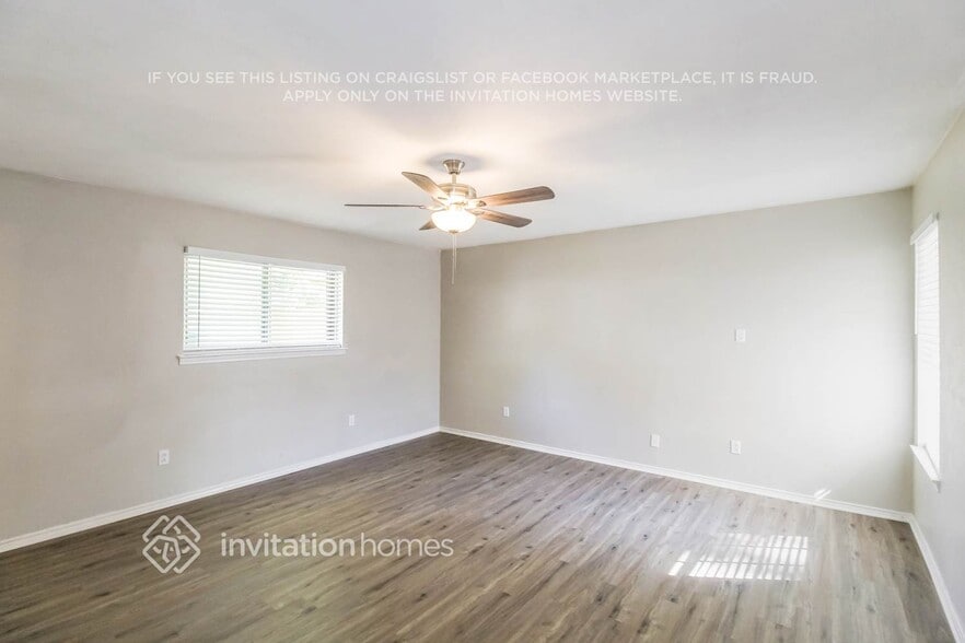 Building Photo - 805 Poinsettia Dr