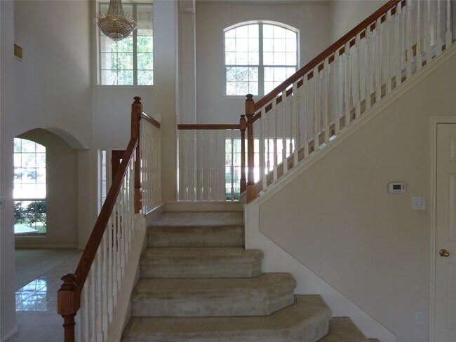 Building Photo - 515 Plantain Ln