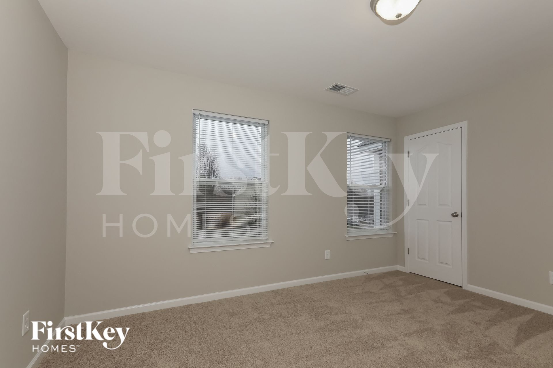 Building Photo - 321 Holton Dr