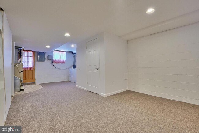 Building Photo - 7731 Wynbrook Rd