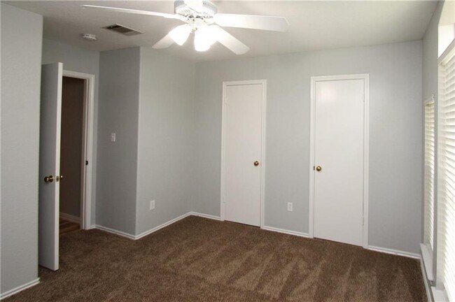 Building Photo - 613 Runners Ridge