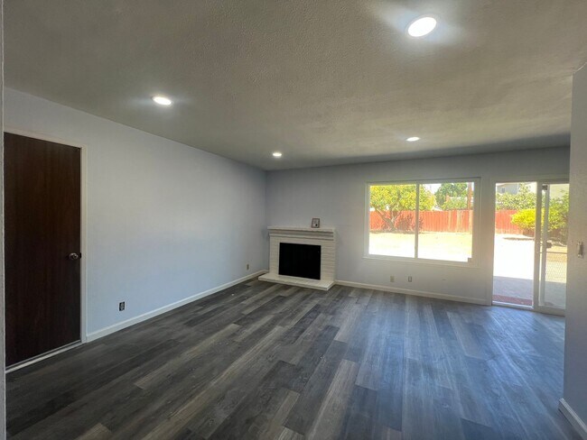 Building Photo - Welcome to 5322 Carryback!