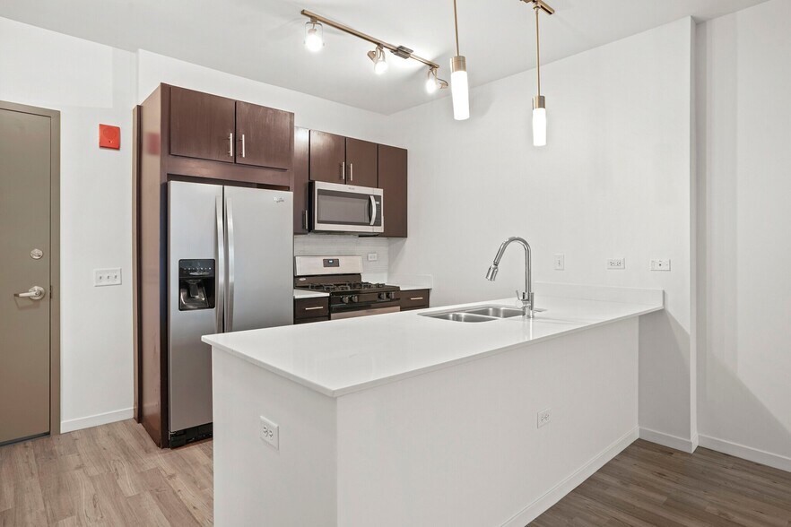 Building Photo - 3752 N Halsted St