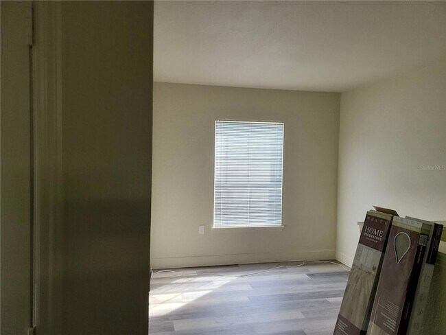 Building Photo - 8911 Manor Loop