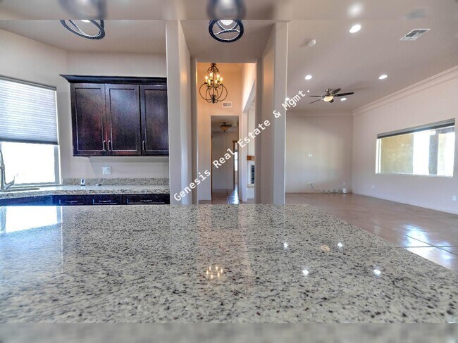 Building Photo - "Spacious Tucson Retreat with Granite Eleg...