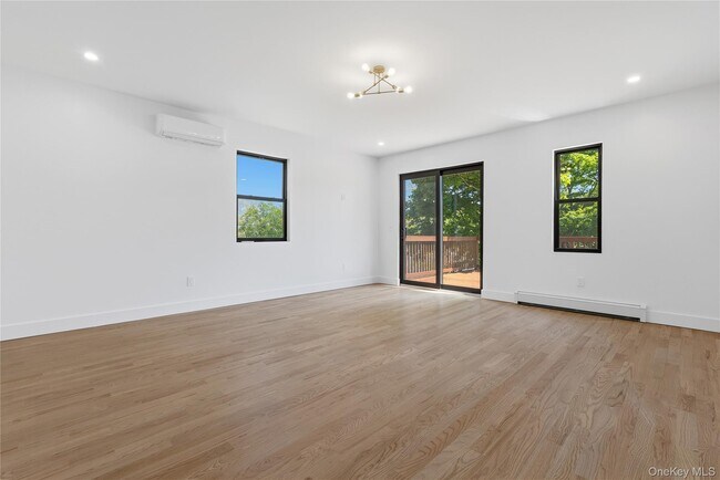 Building Photo - 548 Lakes Rd