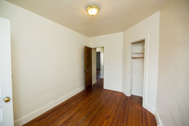 Building Photo - 2026/2027 JHU Off-Campus 5bd/2ba Rowhome w...