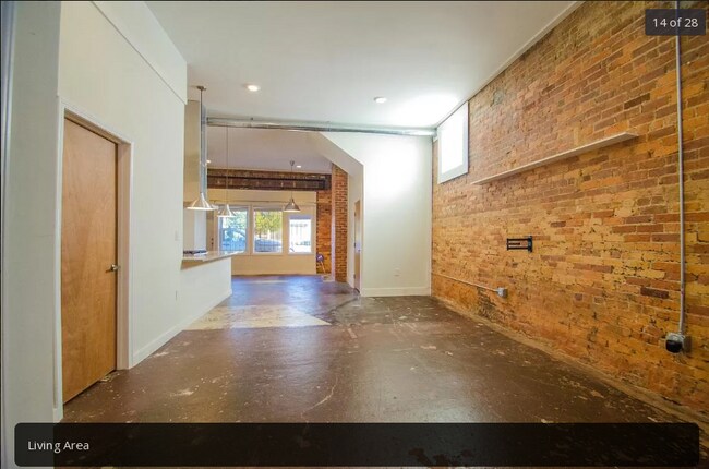 Building Photo - 559 Pryor St SW