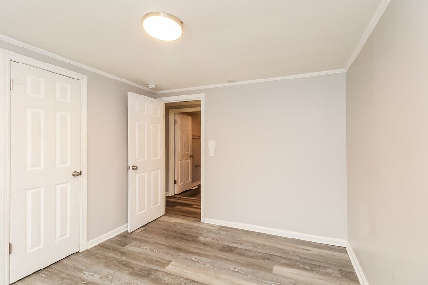 Building Photo - 324 Adams Ave