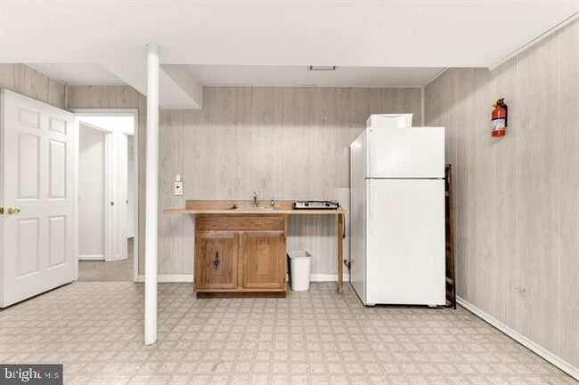 Building Photo - 10855 Lockwood Dr