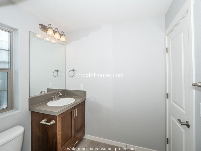 Building Photo - Fantastic Three Bedroom Home In Wilsonville On Corner Lot!