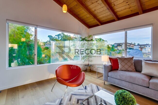 Building Photo - 2641 Curlew St