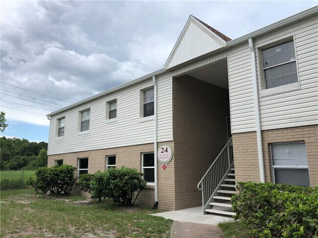 Primary Photo - 7210 N Manhattan Ave