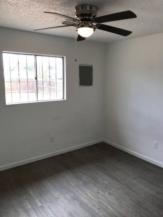 Building Photo - 19th St