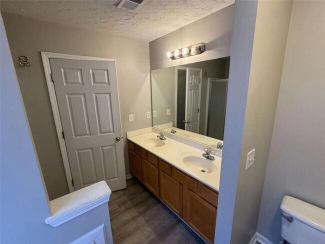 Building Photo - 2430 Cordillo Dr