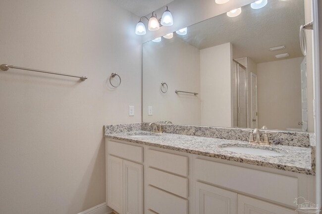 Building Photo - 310 S F St