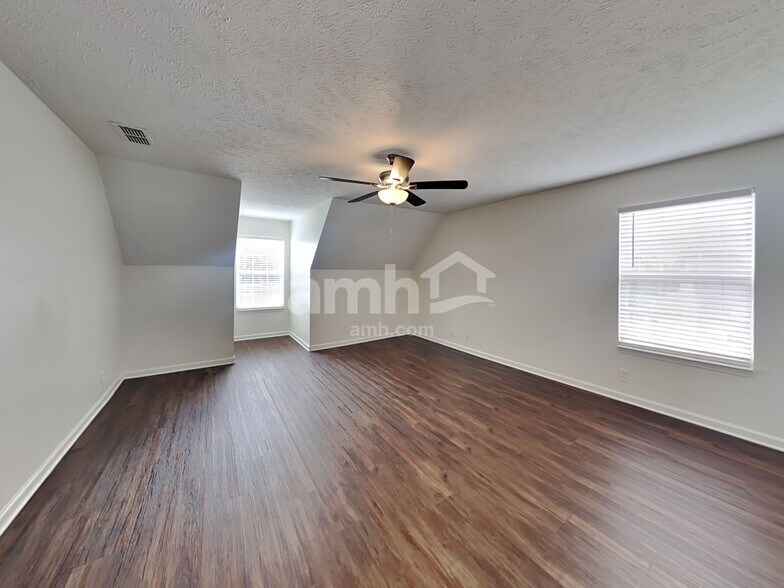 Building Photo - 1609 Carrick Dr