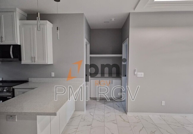 Building Photo - 2113 Elsham Ave