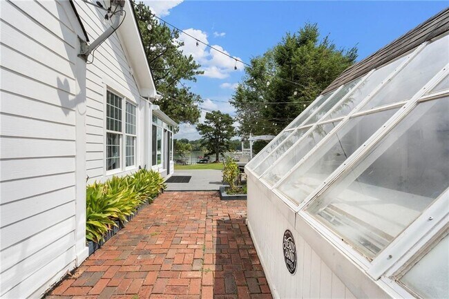 Building Photo - 61 View Point Dr