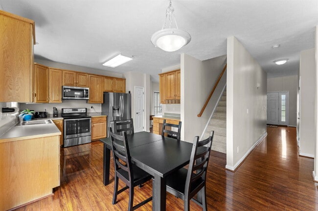 Building Photo - Welcome home to this well-maintained 4-bedroom, 2.5-bath home that offers space to grow!