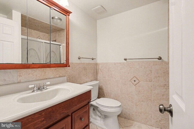 Building Photo - 910 Mountainview Dr