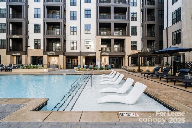 Building Photo - 4220 Colony Plz Dr