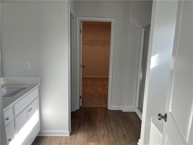 Building Photo - 240 Summerwood Ln