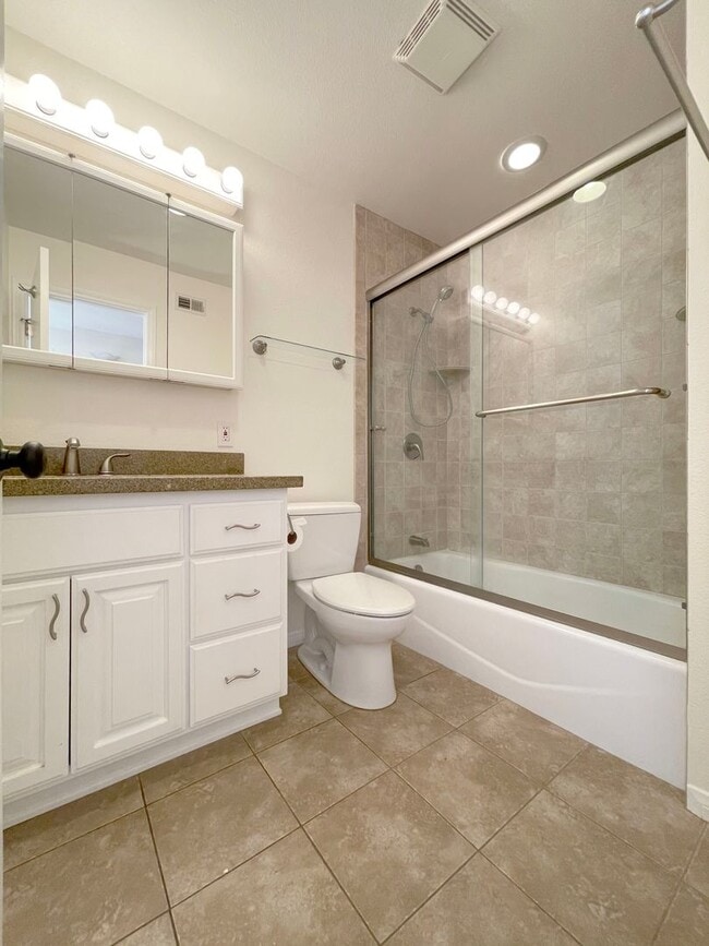 Building Photo - Single-Story Condo Steps from OC Fairgrounds & Minutes to Eastside Costa Mesa