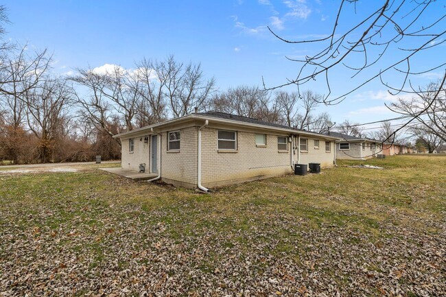 Building Photo - 2025-2027 Fairfax Road