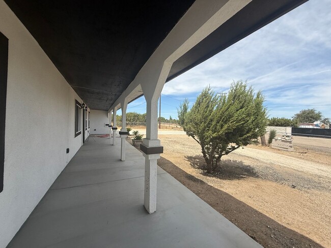 Building Photo - 12977 Cactus St