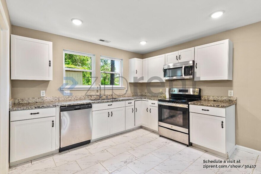 Building Photo - 1114 W Bank St