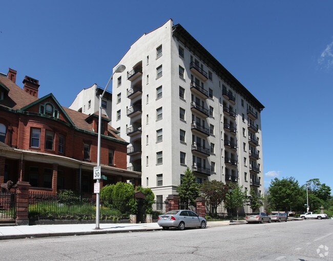Primary Photo - Emersonian Apartments