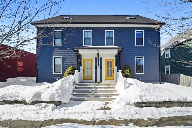 Building Photo - 814 Main St