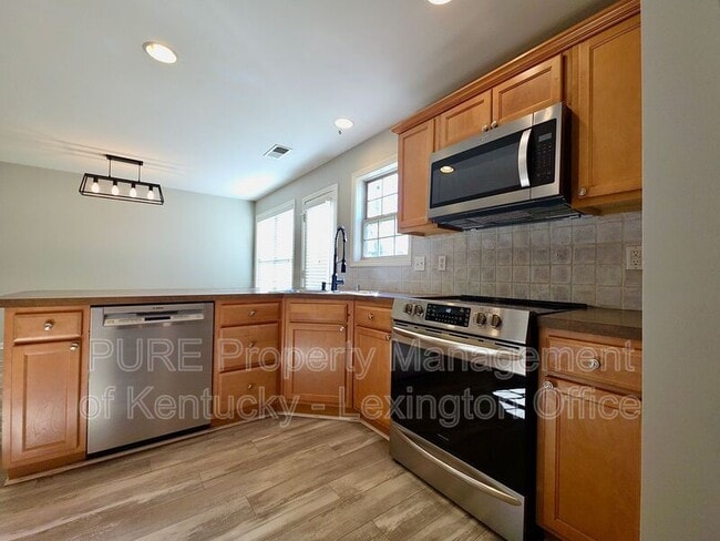 Building Photo - 2564 Rockaway Pl