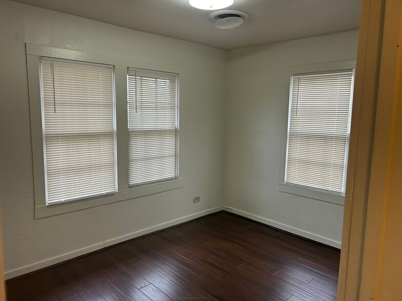 Building Photo - 1525 Harley Dr