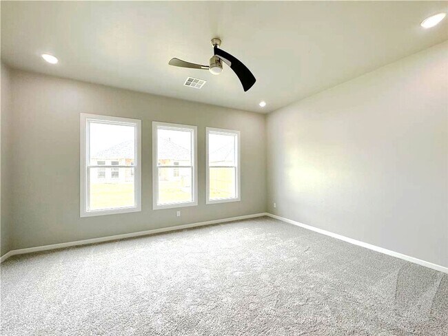 Building Photo - 3 Bed 2 Bath 2 Car in Twin Silos Addition Edmond, OK