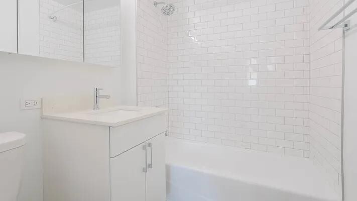 Building Photo - 448 W 37th St