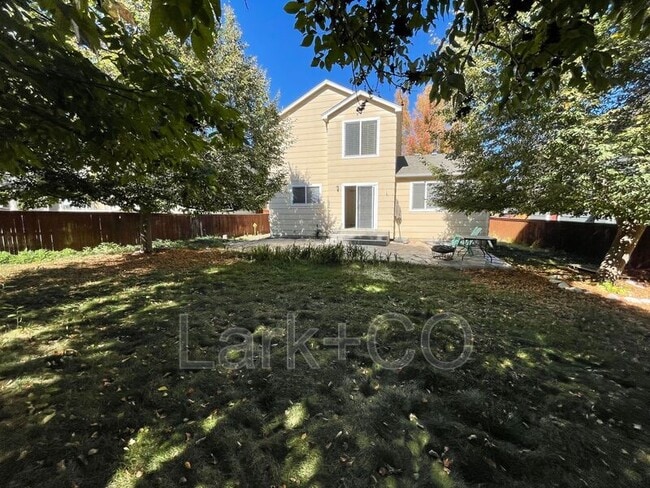 Building Photo - 9350 Cove Creek Dr