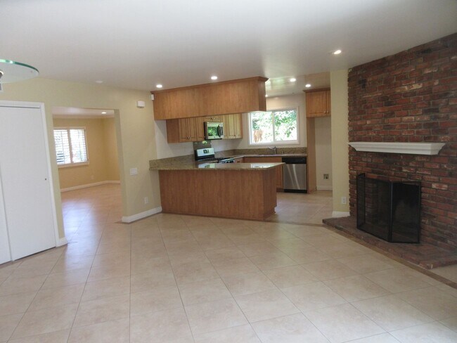 Building Photo - Beautiful Porter Ranch 3 Bedroom home on B...