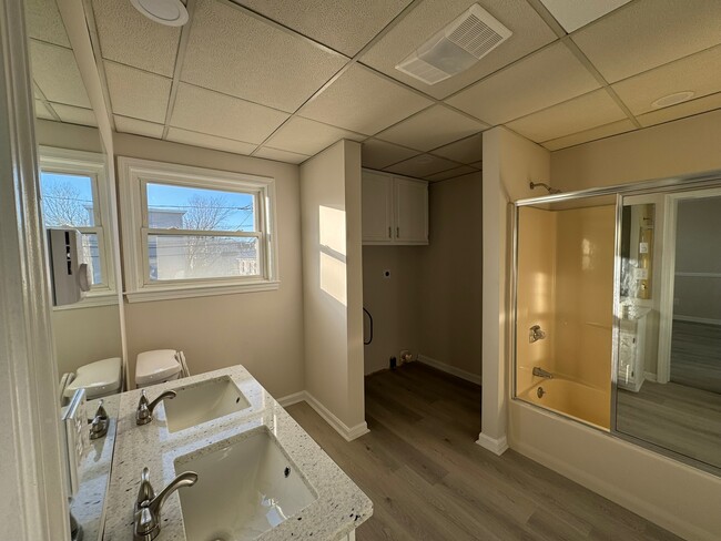 Building Photo - 494 Hevey St