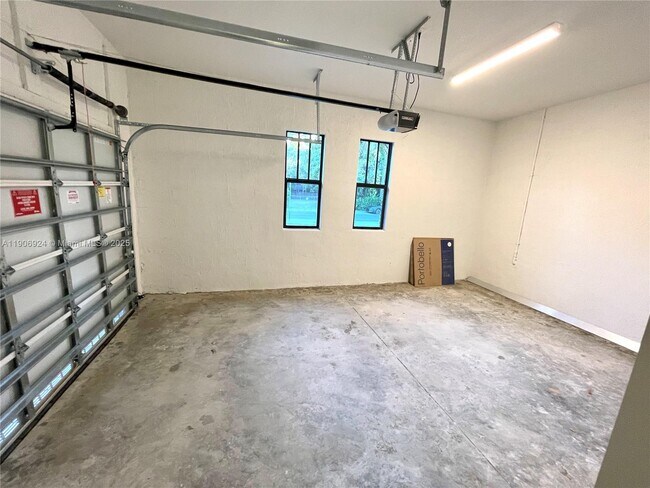 Building Photo - 11181 SW 92nd Ave